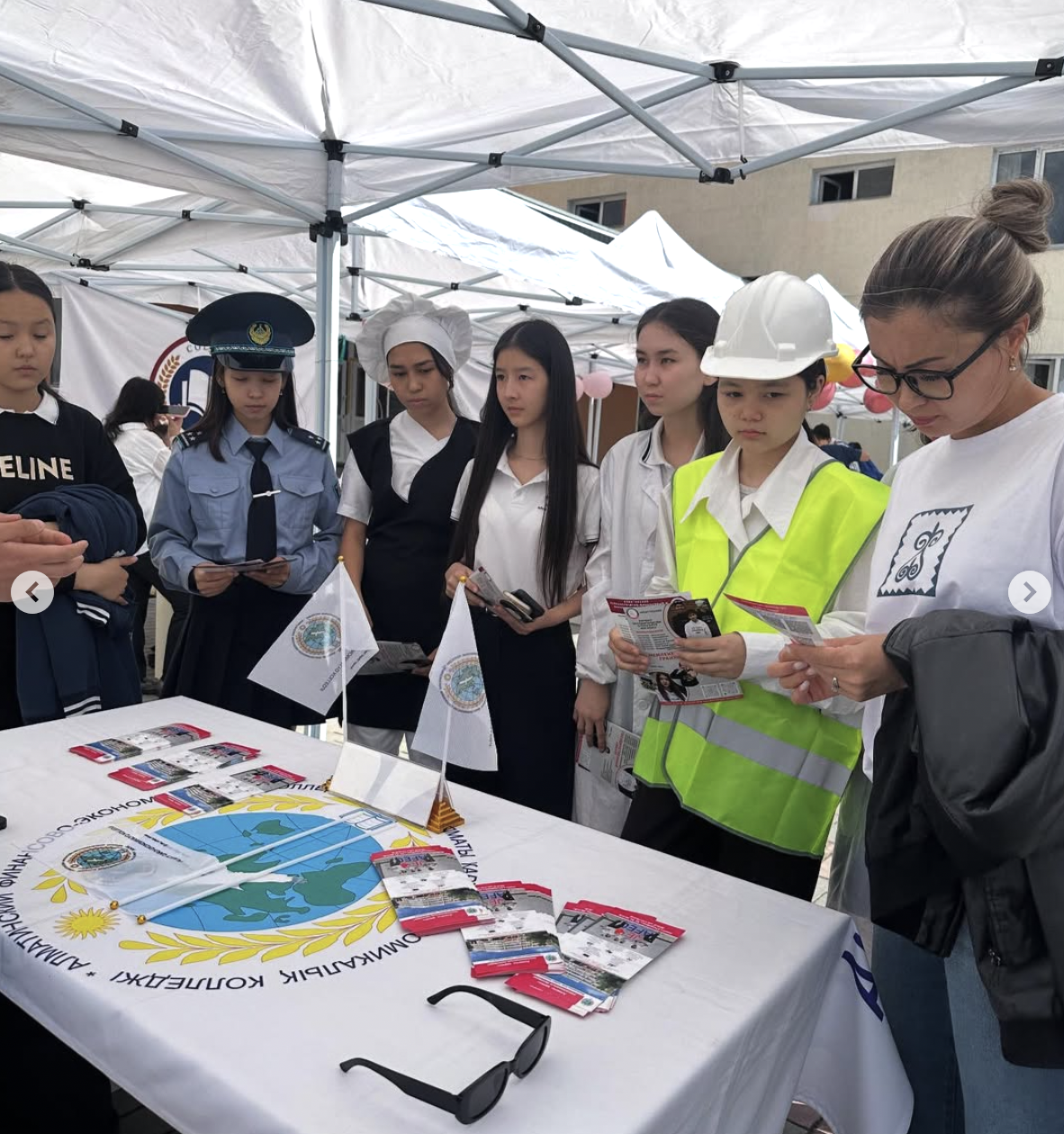 Алматы қаржы-экономикалық колледжінің өкілдері оқушыларға мамандықтар туралы мағлұмат беріп, болашақ мамандығын таңдауға бағыт-бағдар ұсынды.