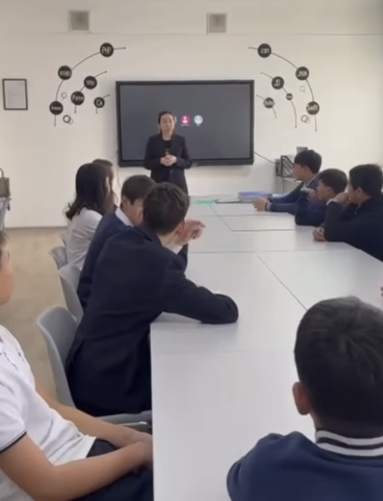 Алматы энергетика және электронды технологиялар колледжіне экскурсия