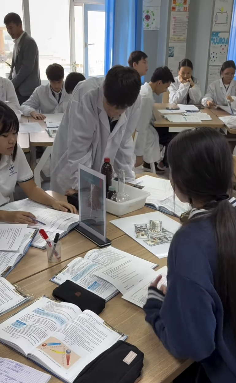 «Тотығу–тотықсыздану реакцияларын математикалық әдіспен теңестіру» — STEM сабағы өтілді.