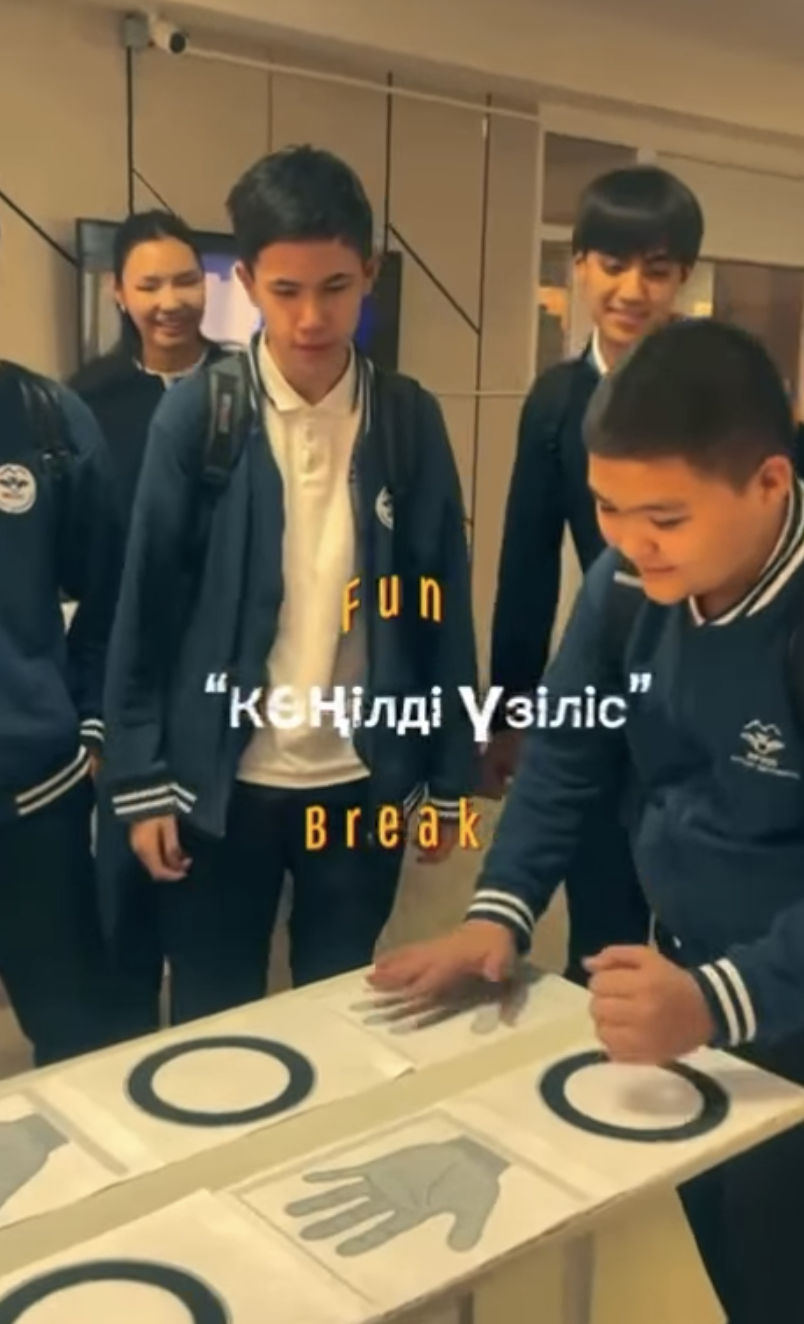 “Білім әлеміндегі жаңа есімдер” атты жас мамандар апталығына орай ағылшын тілі пәні мұғалімдері оқушылармен көңілді үзіліс ұйымдастырды