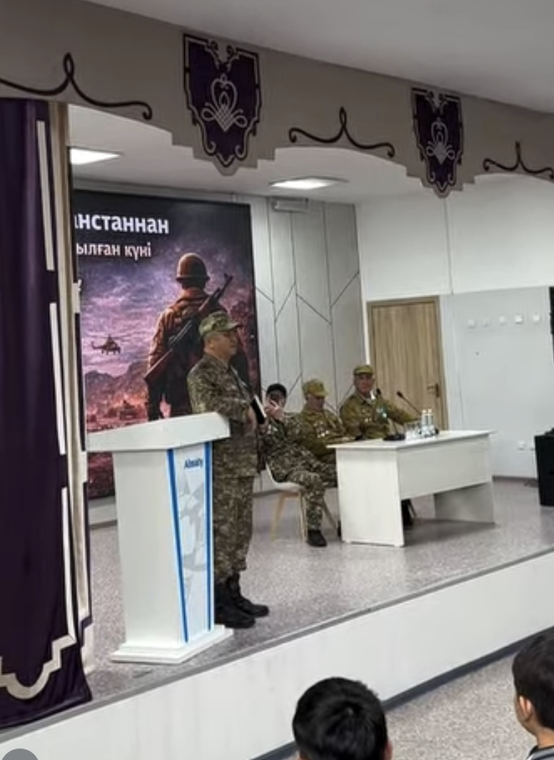Бүгін №201 мектеп-гимназиясында Ауған соғысы ардагерлері Шымырбаев Жандос Мәтқайымович, Мырзалиев Мухитдин Рахымович, Нурбеков Нурболат Жумасевич оқушылармен кездесуге келді.
